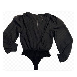 4S13NNA Black Windowpane Plaid Check Long Wide Sleeve V Neck Bodysuit NWOT Sz. M